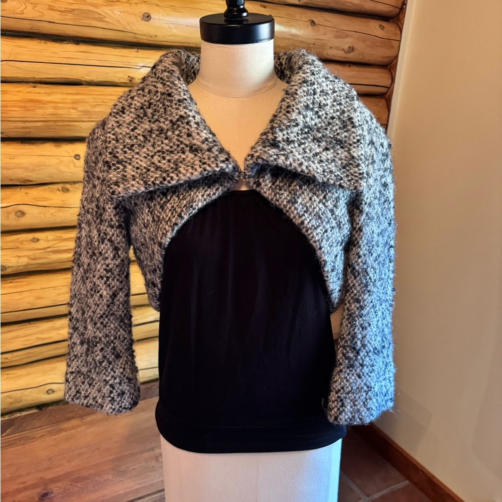Bebe M Cardigan cropped in grey-white-black wool